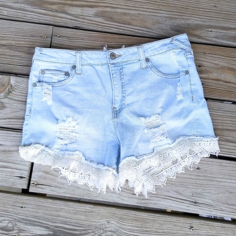 Light Wash Denim Lace Trimmed Jean Shorts Sz 29/9